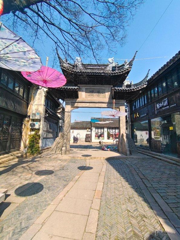 逃离废弃火车站
